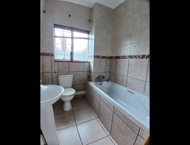 2 BEDROOM FLAT FOR SALE IN SASOLBURG EXT 3